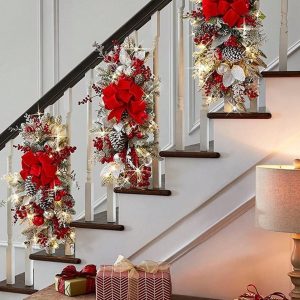 24inch 1Pc Cordless Christmas Swags Prelit Teardrop Swag Christmas Staircase Decorations Artificial Stairs Christmas Garland With LED Lights Rustic Christmas Swag For Front Door Wall Window Stair Home Decor Gift, Garland With Bow, Balls, Stair Railing Wall Window Xmas Decor Party Birthday,Valentine'S Day,Mother'S Day Gift Red